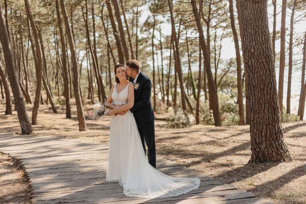 Prêt-à-porter ou sur mesure : quelle robe choisir pour votre mariage ?