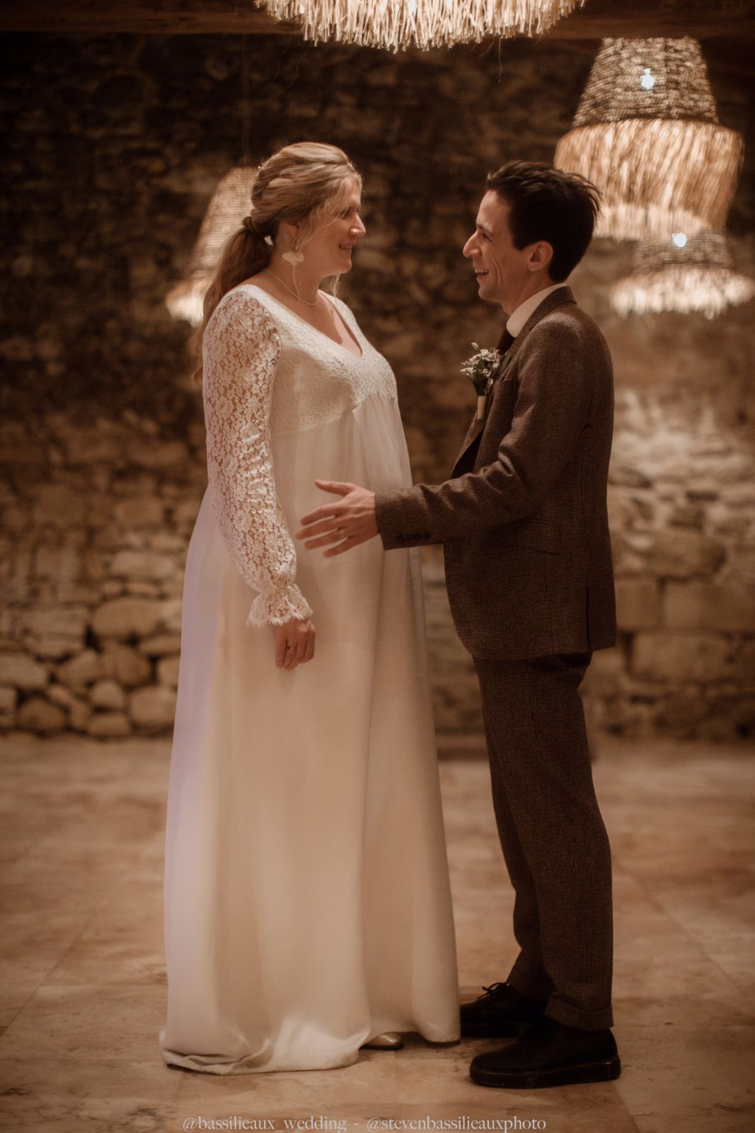 Notre mariée, dans sa robe de mariée sur mesure