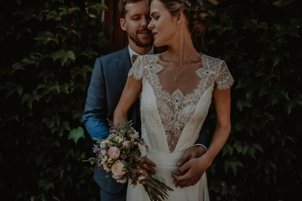 Robe de mariée décolleté devant dentelle