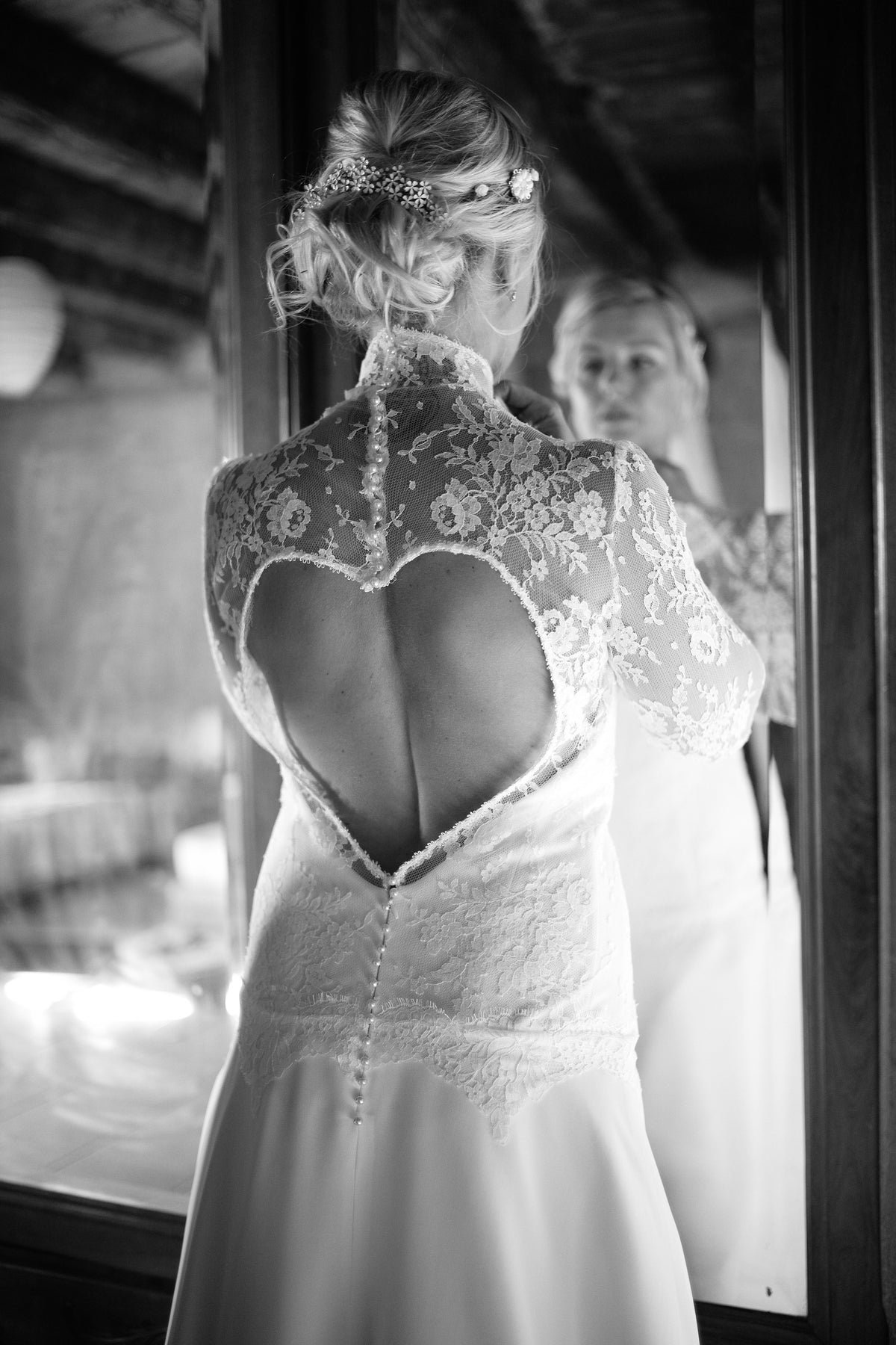 Robe de mariée sur mesure haute couture en dentelle de Calais