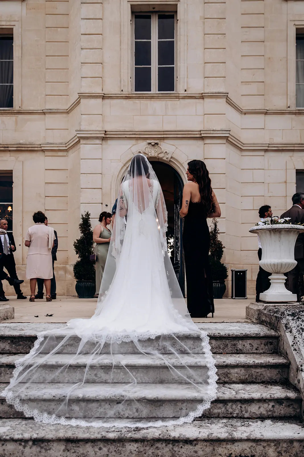 Long voile de mariée en dentelle luxueuse