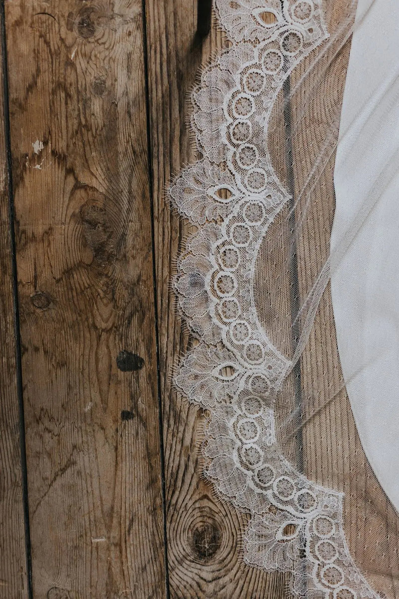 Robe de mariée magnifique en dentelle