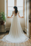 Rose, robe de mariée dos nu en dentelle, création signée Christelle Vasseur à Bordeaux