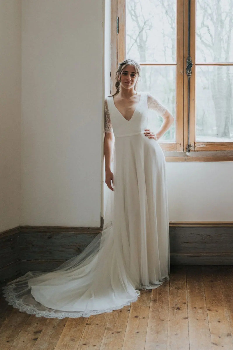 Rose robe de mariée élégante avec traine en dentelle