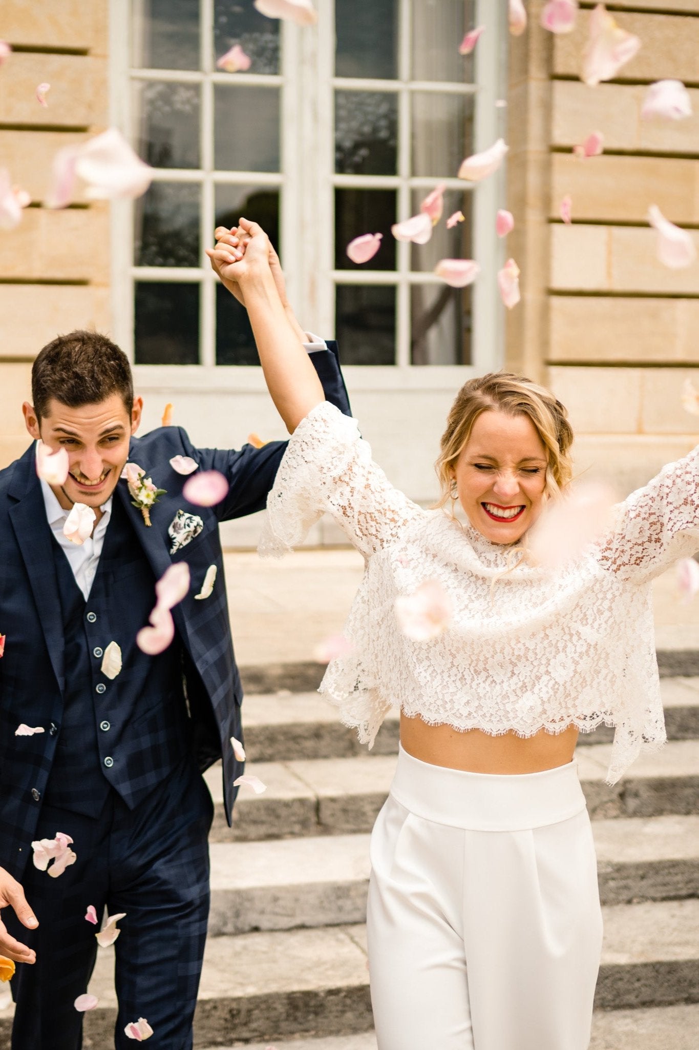 Tenue pour femme mariage civil ivoire top en dentelle et pantalon