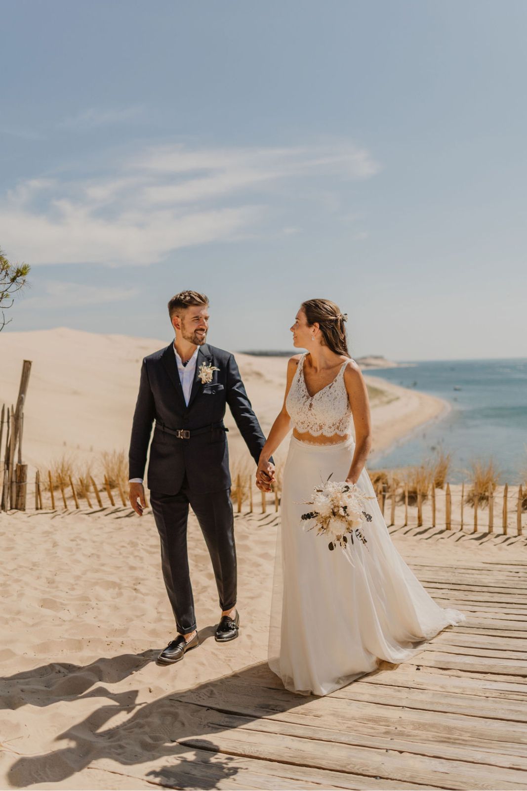 Notre mariée, avec sa robe de mariée deux pièces