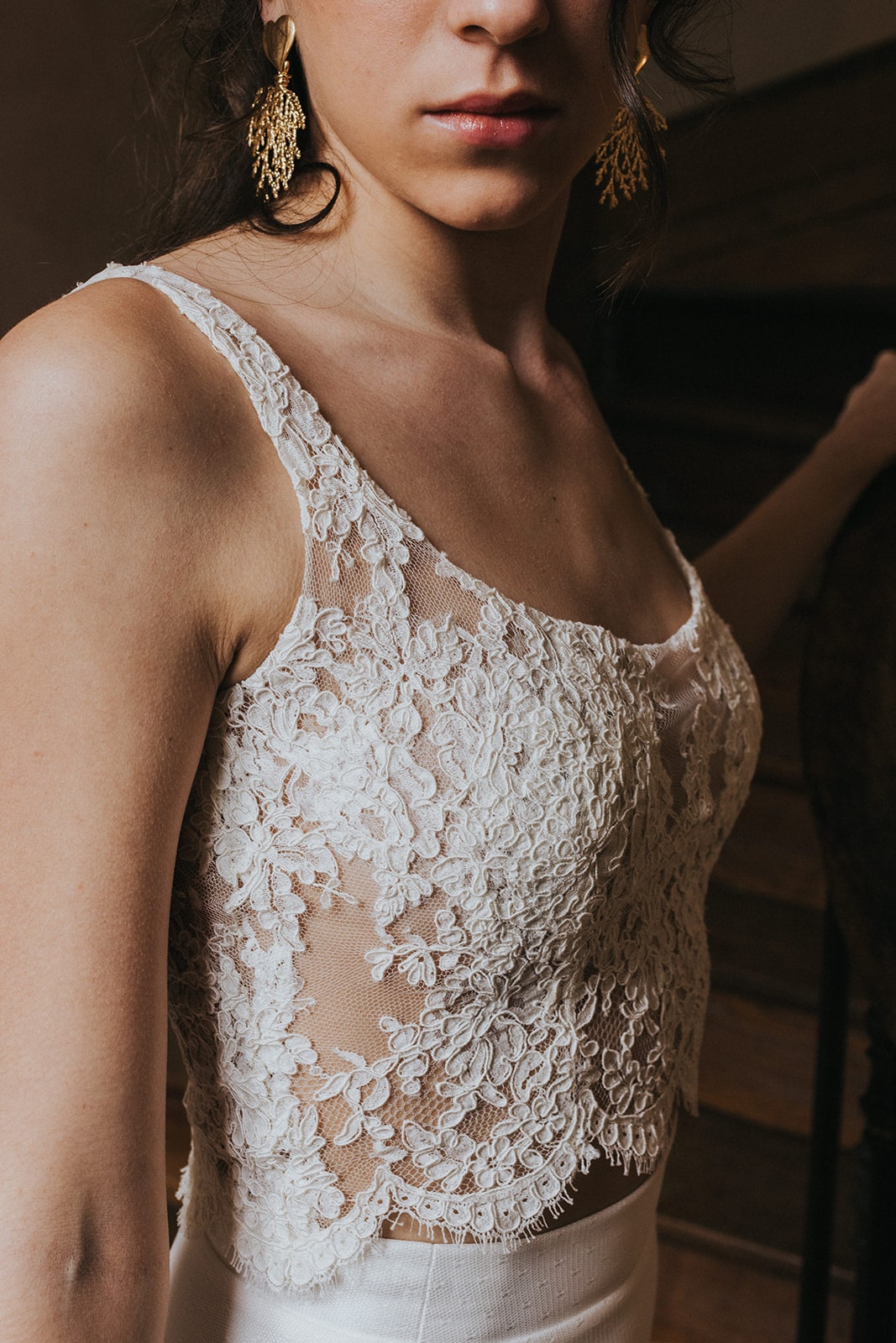 Robe de mariée luxe - détails haut devant en dentelle modèle Aurore
