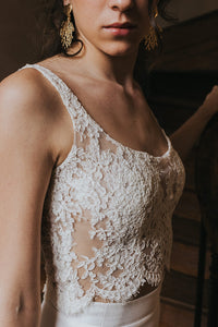 Robe de mariée luxe - détails haut devant en dentelle modèle Aurore