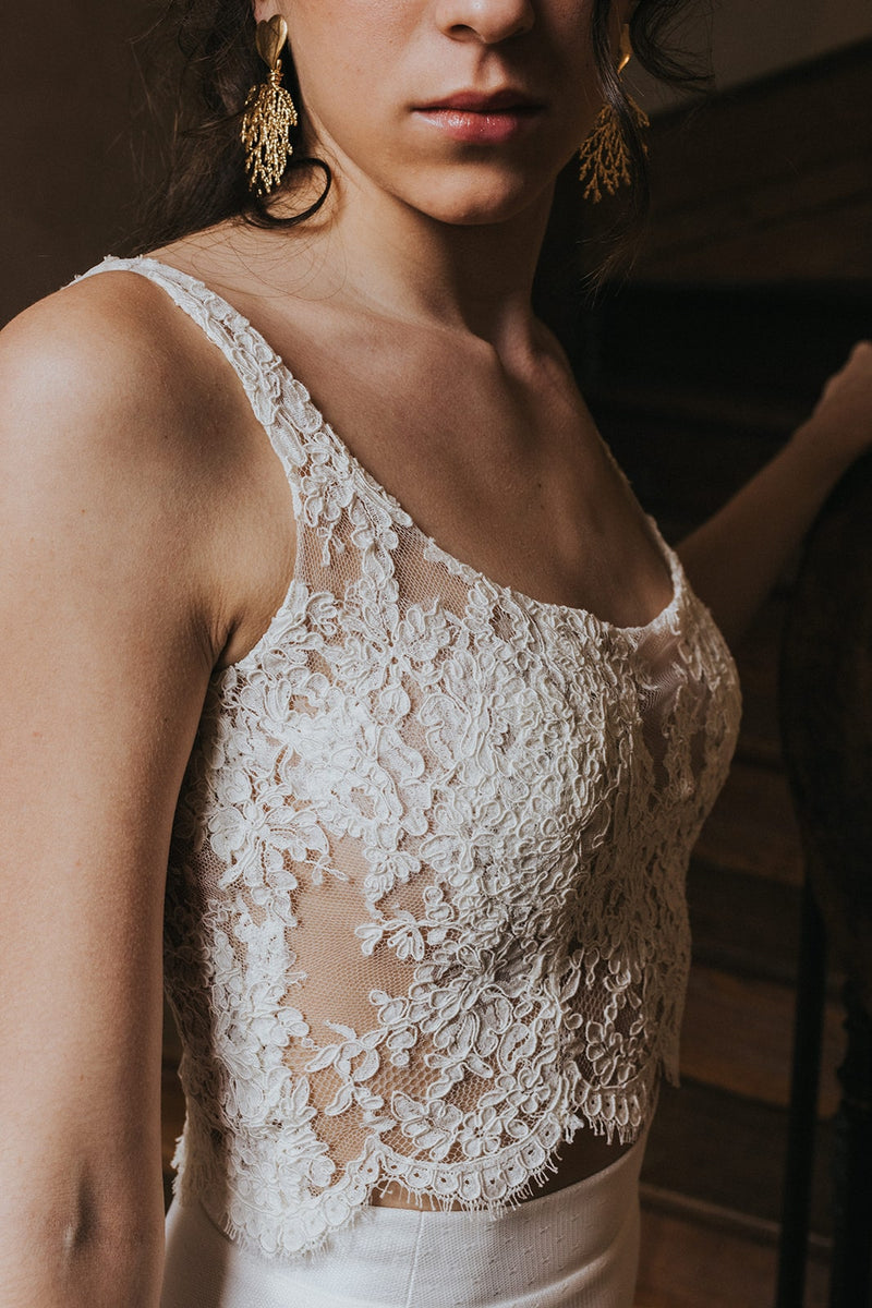 Robe de mariée luxe - détails haut devant en dentelle modèle Aurore
