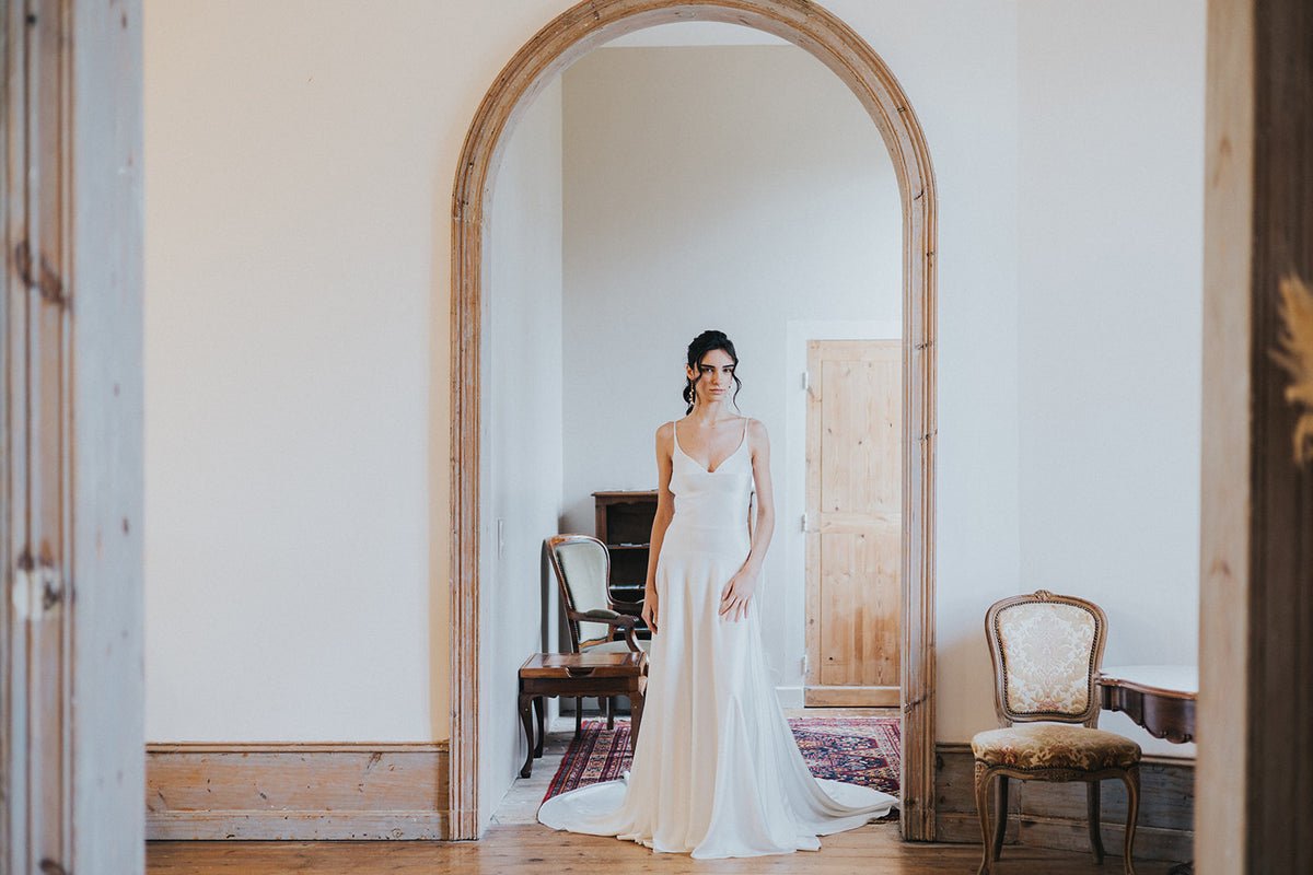 Céleste - robe de mariée simple, Créatrice Christelle Vasseur boutique mariage à Bordeaux.