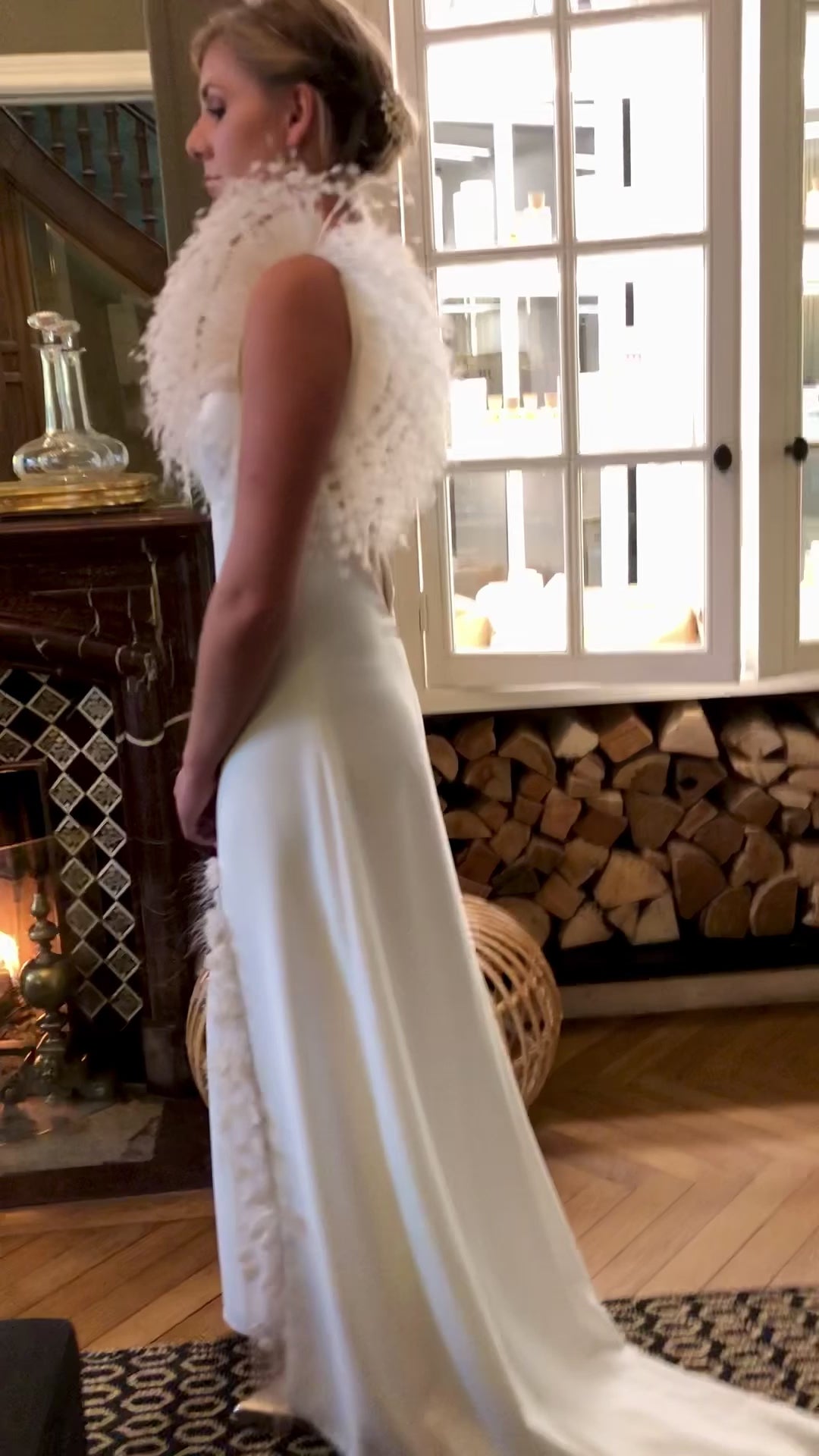 Robe de mariée dos nu en plumes