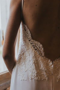 Suzanne -  Robe de mariée sur mesure, création Christelle Vasseur, détail dentelle