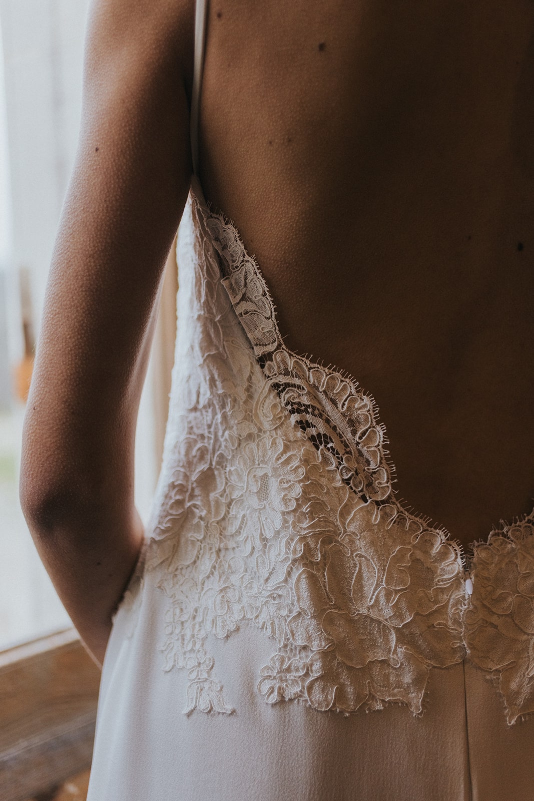 Suzanne -  Robe de mariée sur mesure, création Christelle Vasseur, détail dentelle