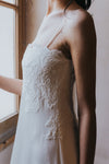 Suzanne -  Robe de mariée simple, créatrice Christelle Vasseur détail dentelle