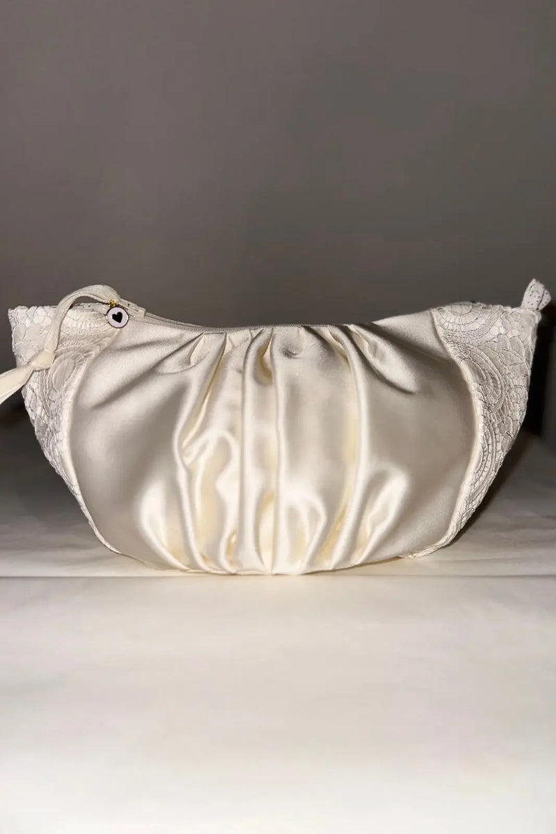 Cadeau de mariage : la trousse de toilette en satin